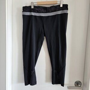 Lululemon Cropped Leggings – Black/Gray